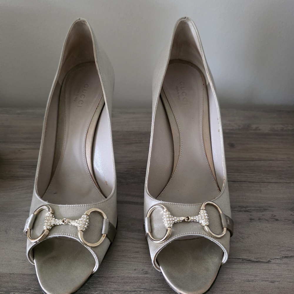 Gucci Women's Satin Horsebit Crystal Stardust Peep-Toe Heels 38.5